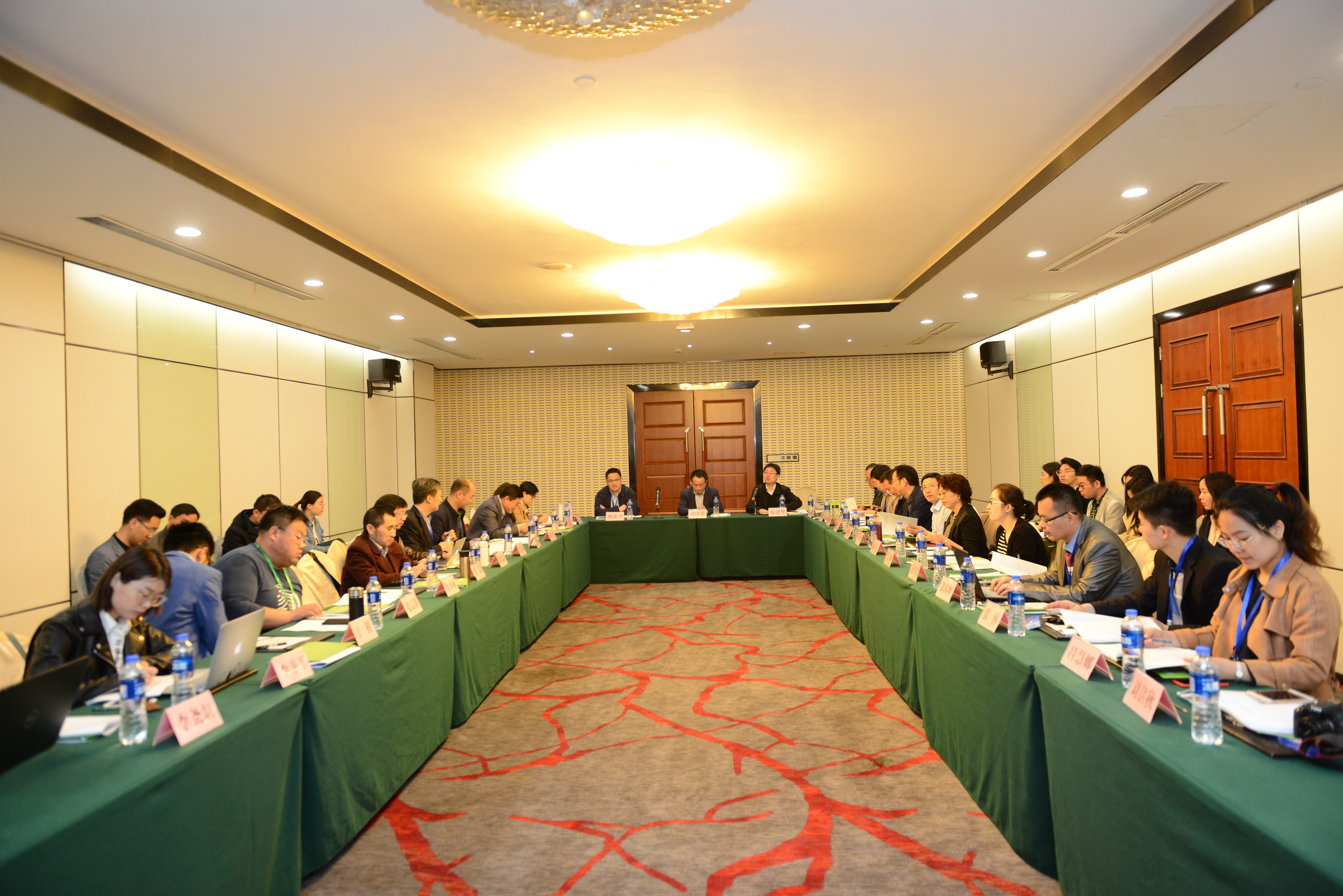 区域一体化中的城市法治与政治圆桌会议在苏召开