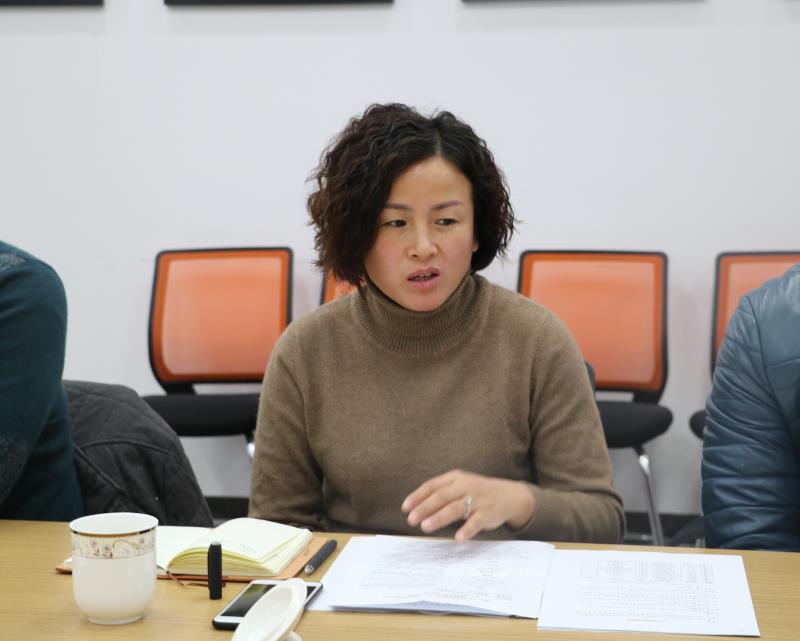 会议由学院党委副书记陈国凤主持.